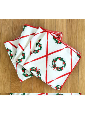 Vera Neumann 100% Cotton Set of 4 Napkins Christmas Wreath Signed NEW